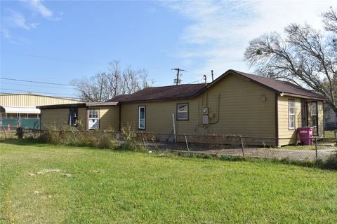 Photo of 22 N Avenue D, Freeport, TX 77541 (MLS # 16299226)