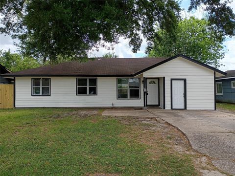 Photo of 811 Loper Street, Houston, TX 77017 (MLS # 68938248)