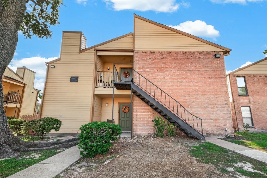 Photo of 16111 Aspenglenn Drive #208, Houston, TX 77084 (MLS # 47037044)
