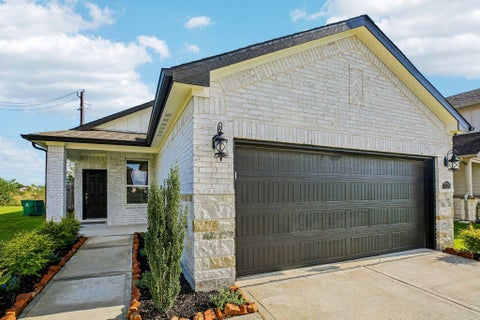 Photo of 5525 Madden Lane, Houston, TX 77048 (MLS # 47941233)
