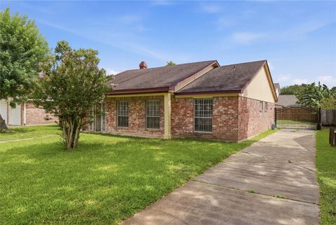 Photo of 12126 Pine Knoll Drive, Houston, TX 77099 (MLS # 82725609)