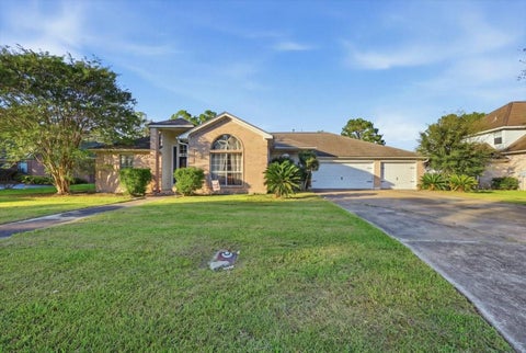 Photo of 8040 Willow Creek Drive, Beaumont, TX 77707 (MLS # 45414463)