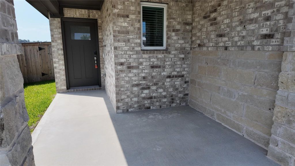 Photo of 14312 Grey Pointe Curt Ct, Conroe, TX 77302 (MLS # 40468366)