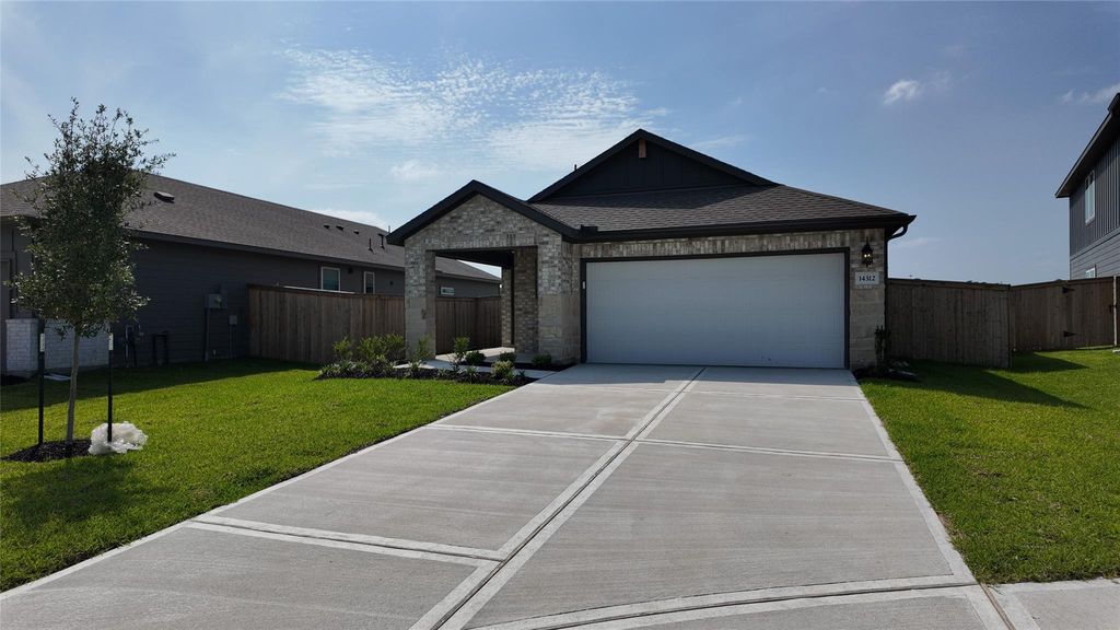 Photo of 14312 Grey Pointe Curt Ct, Conroe, TX 77302 (MLS # 40468366)
