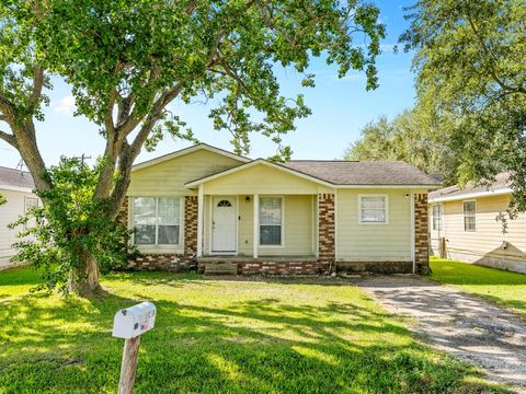 Photo of 219 E Beecher Avenue, Palacios, TX 77465 (MLS # 35961094)