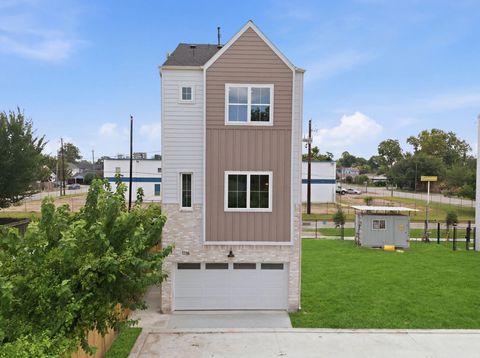 Photo of 1116 Weiss Street, Houston, TX 77009 (MLS # 52379121)
