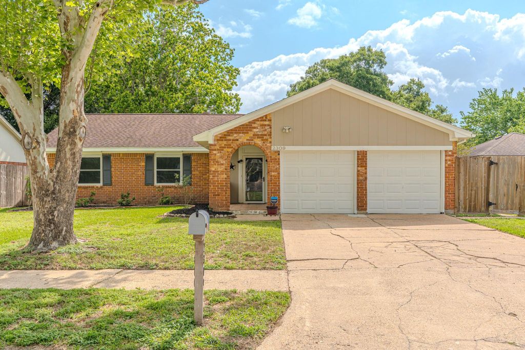 Photo of 2309 Romayor Court, Pearland, TX 77581 (MLS # 31634195)