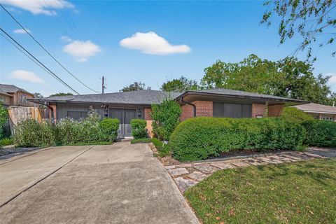 5326 Redstart Street Houston TX 77096