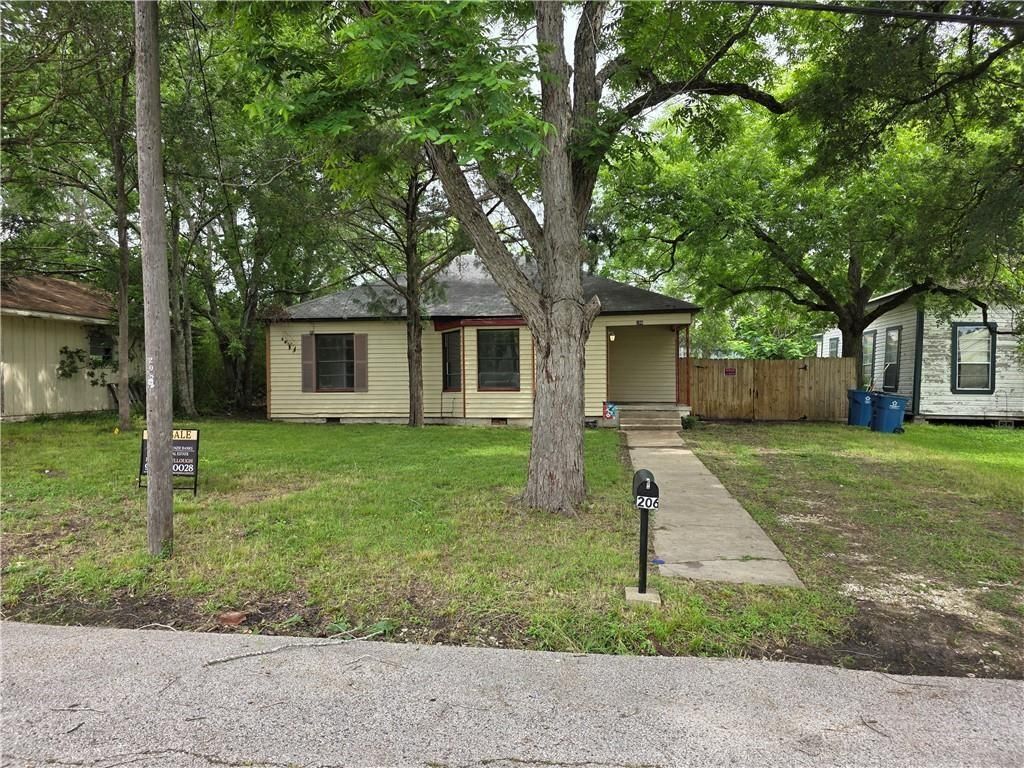 Photo of 206 Gibbs Street, Navasota, TX 77868 (MLS # 488467)