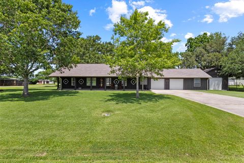 Photo of 1198 Florida St ST, Nome, TX 77629 (MLS # 12211990)
