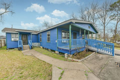 Photo of 1815 Eubanks Street, Houston, TX 77093 (MLS # 40851907)