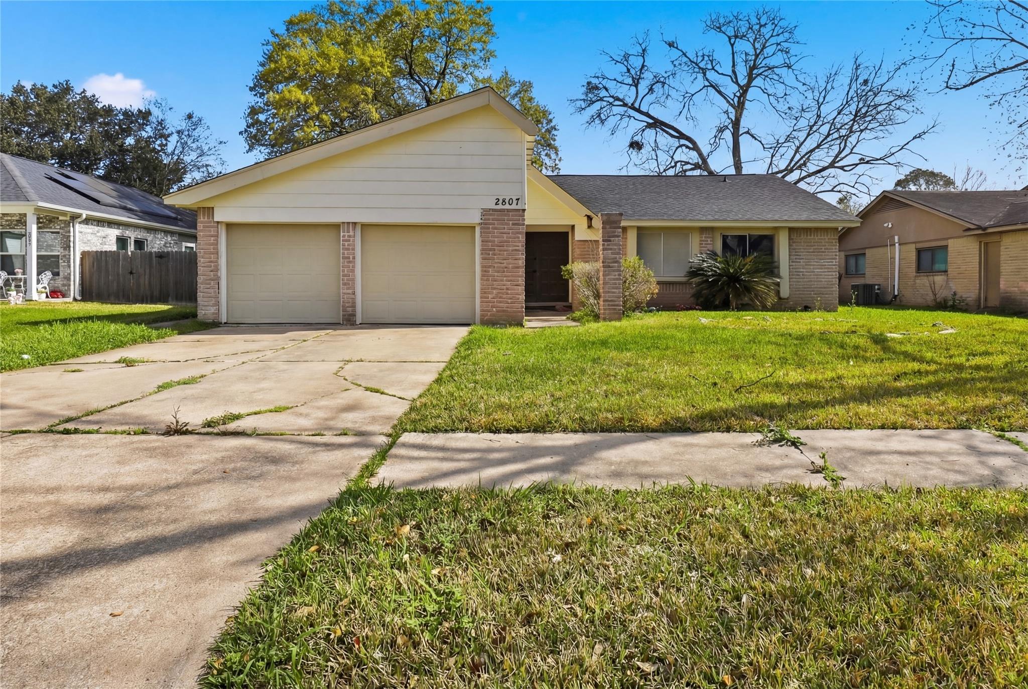 2807 W Birchdale Drive