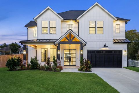 Photo of 1112 Kinley Lane, Houston, TX 77018 (MLS # 27744808)