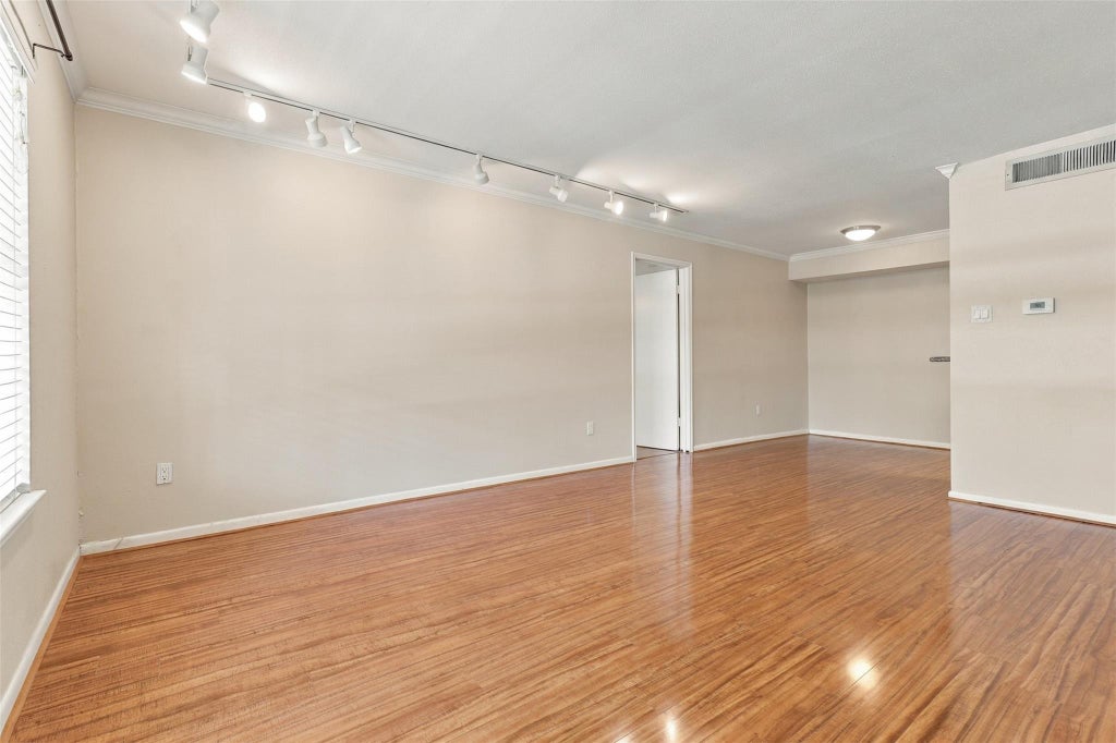 Photo of 2250 Bering Drive #80, Houston, TX 77057 (MLS # 76188864)