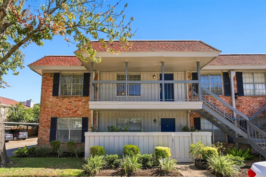Photo of 2250 Bering Drive #80, Houston, TX 77057 (MLS # 76188864)