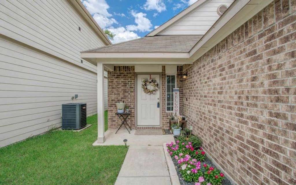 Photo of 25416 Grotto Falls Lane, Porter, TX 77365 (MLS # 69403920)