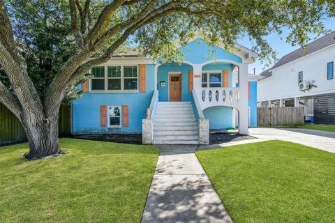 Photo of 3807 Avenue R, Galveston, TX 77550 (MLS # 26872073)