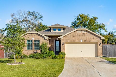 Photo of 702 Shadow Bend, Richwood, TX 77531 (MLS # 21814691)