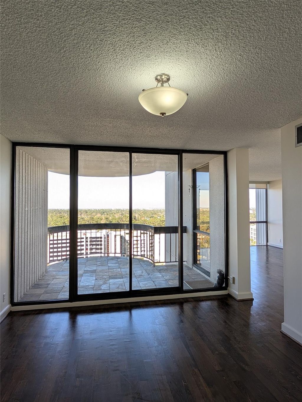 Photo of 5001 Woodway Drive #1705, Houston, TX 77056 (MLS # 78549577)