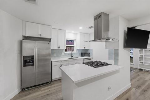 Tiny photo for 9618 Glenwood Forest Drive, Houston, TX 77078 (MLS # 18908773)