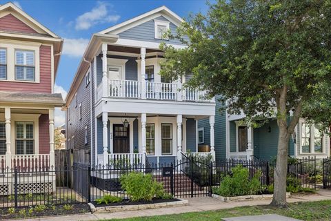 Photo of 634 W 17th Street, Houston, TX 77008 (MLS # 29665338)