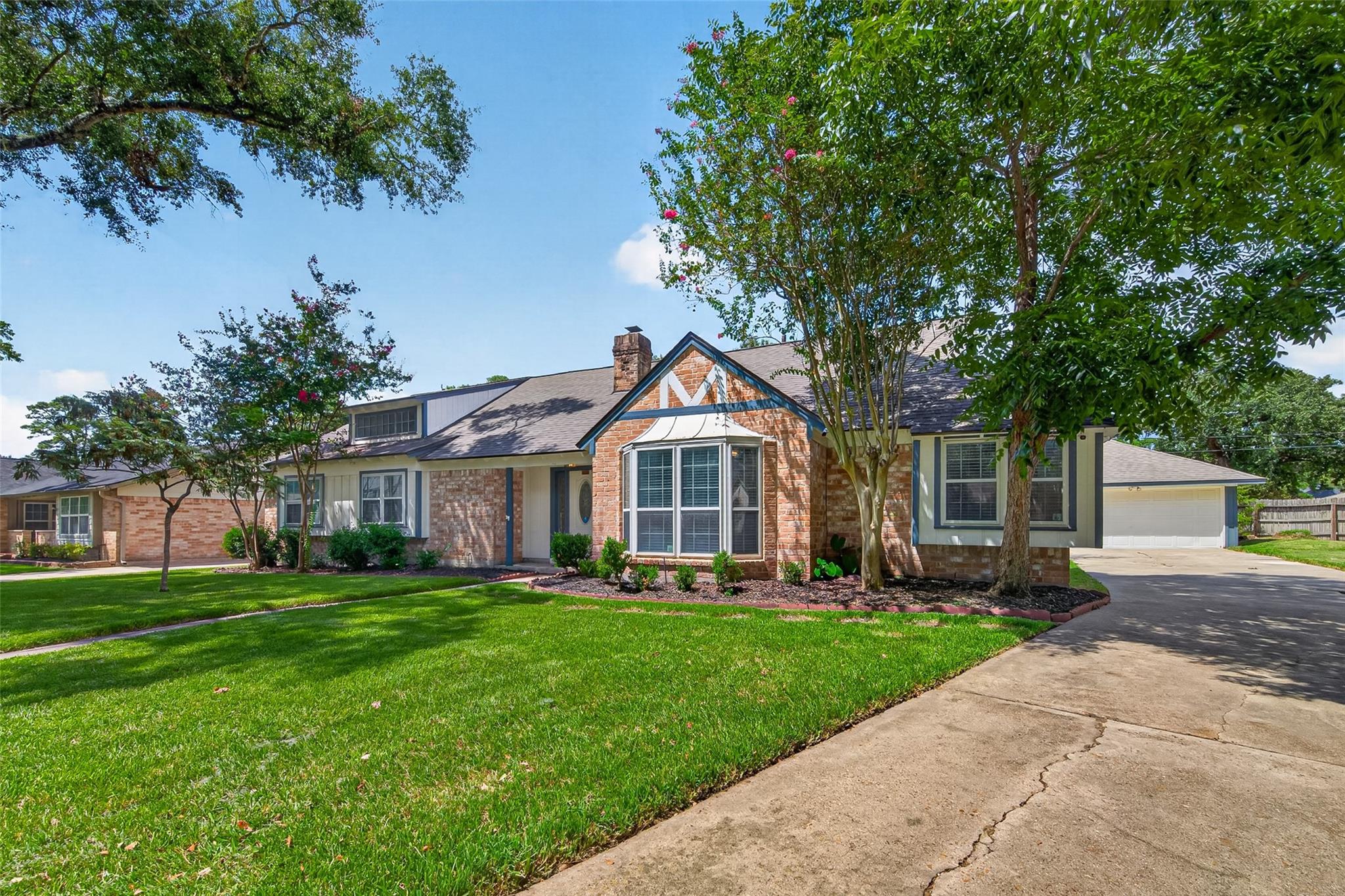 25506 Many Oak Drive