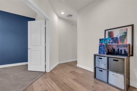 Tiny photo for 144 Knightsbridge Park Lane, Houston, TX 77018 (MLS # 53939103)