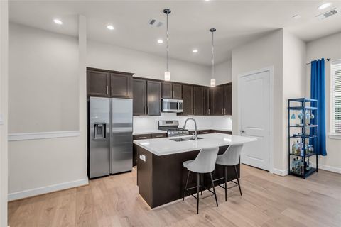 Tiny photo for 144 Knightsbridge Park Lane, Houston, TX 77018 (MLS # 53939103)