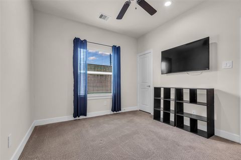 Tiny photo for 144 Knightsbridge Park Lane, Houston, TX 77018 (MLS # 53939103)