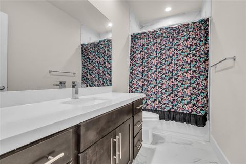 Tiny photo for 144 Knightsbridge Park Lane, Houston, TX 77018 (MLS # 53939103)