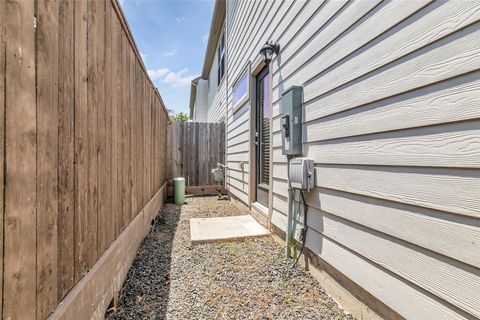 Tiny photo for 144 Knightsbridge Park Lane, Houston, TX 77018 (MLS # 53939103)