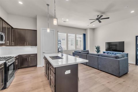 Tiny photo for 144 Knightsbridge Park Lane, Houston, TX 77018 (MLS # 53939103)