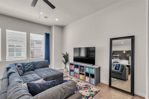 Tiny photo for 144 Knightsbridge Park Lane, Houston, TX 77018 (MLS # 53939103)