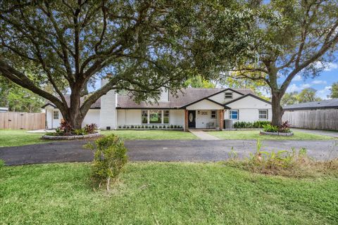 205 W Bayou Drive Dickinson TX 77539