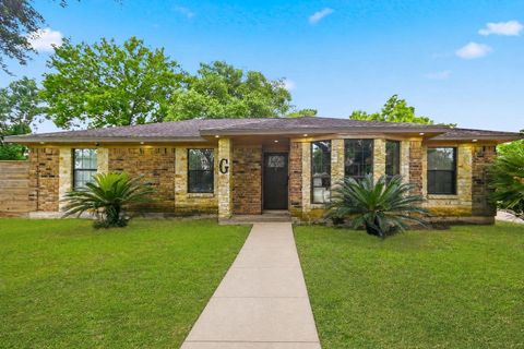 Photo of 1114 Bobby Street, Pearland, TX 77581 (MLS # 88306001)