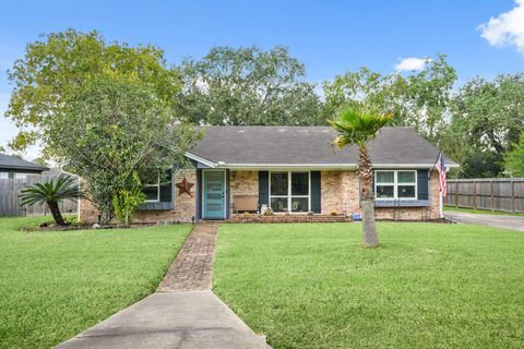 Photo of 5006 Harbor Light Drive, Dickinson, TX 77539 (MLS # 65188940)