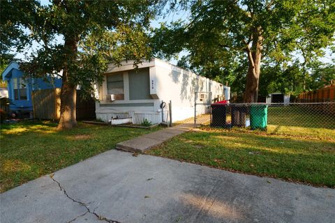 Photo of 9810 Cedar Branch Drive, Baytown, TX 77521 (MLS # 72725280)