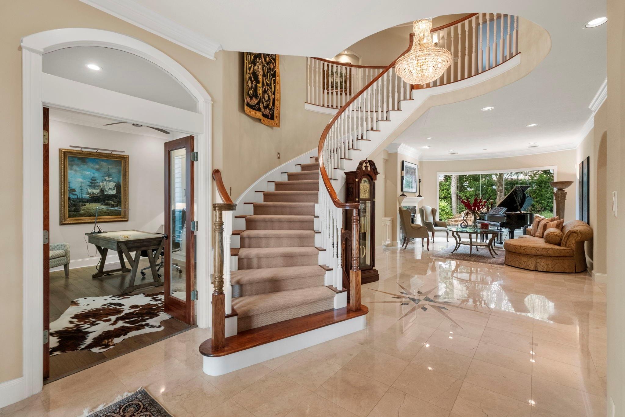 7 Silverloch Court
