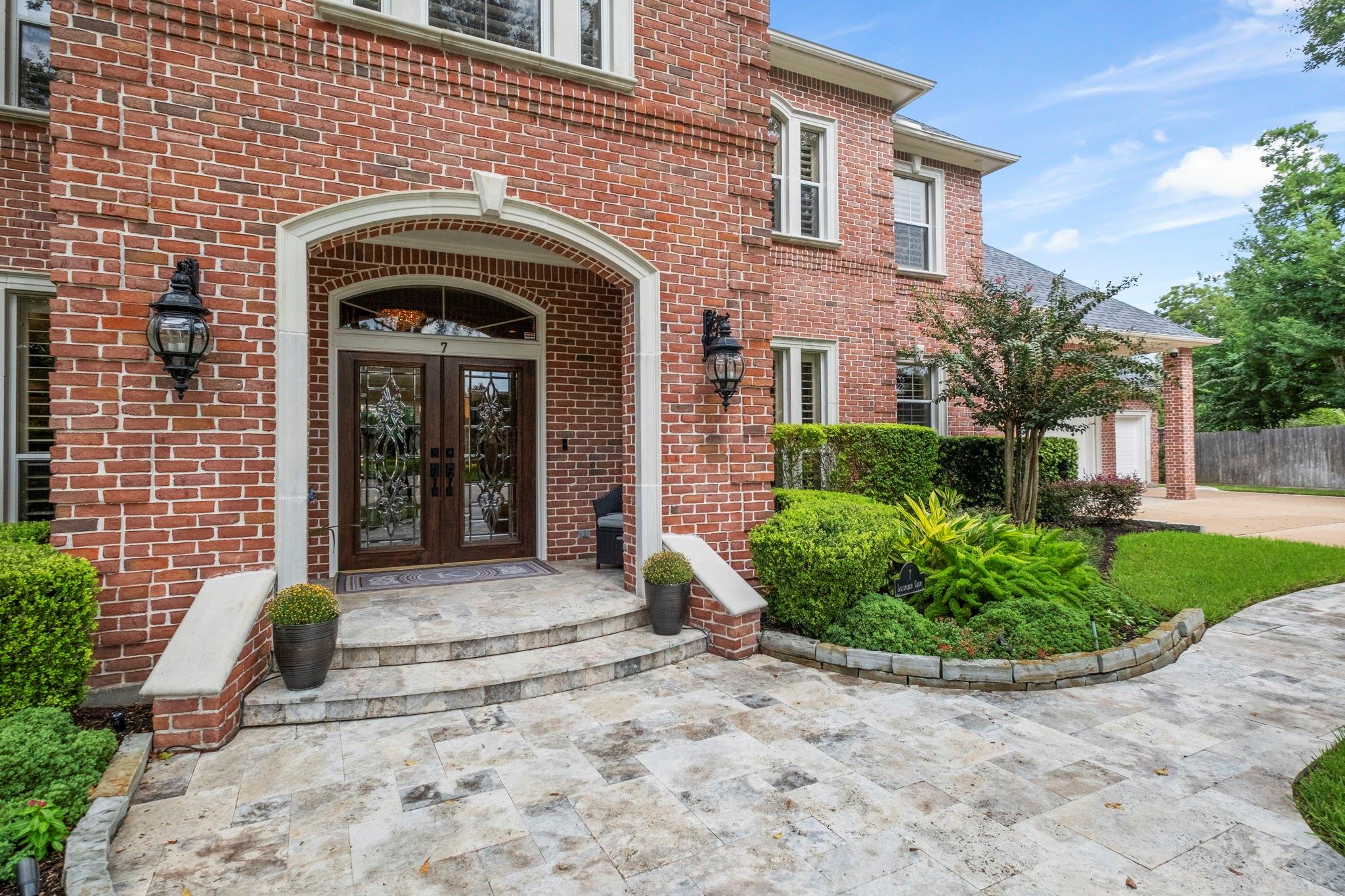 7 Silverloch Court