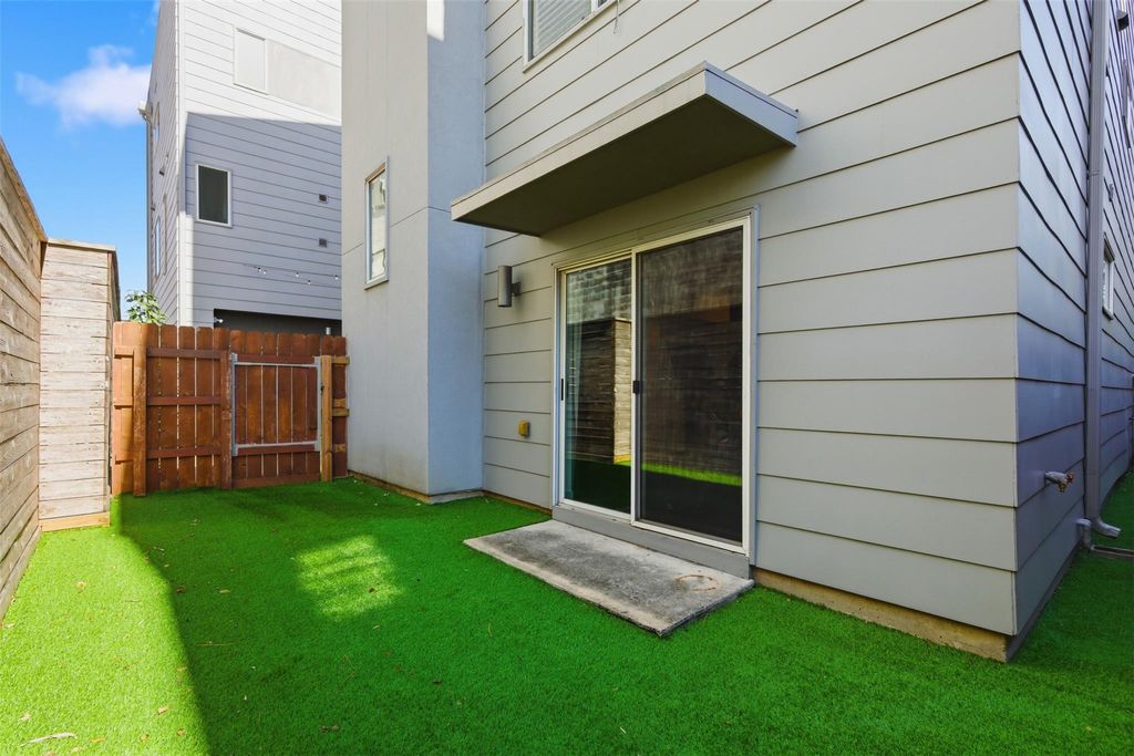 Photo of 4704 Crawford Street, Houston, TX 77004 (MLS # 58800015)