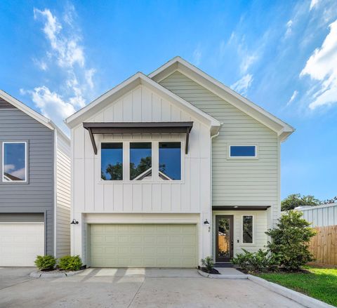 Photo of 9 Wellford Street #F, Houston, TX 77022 (MLS # 68798152)