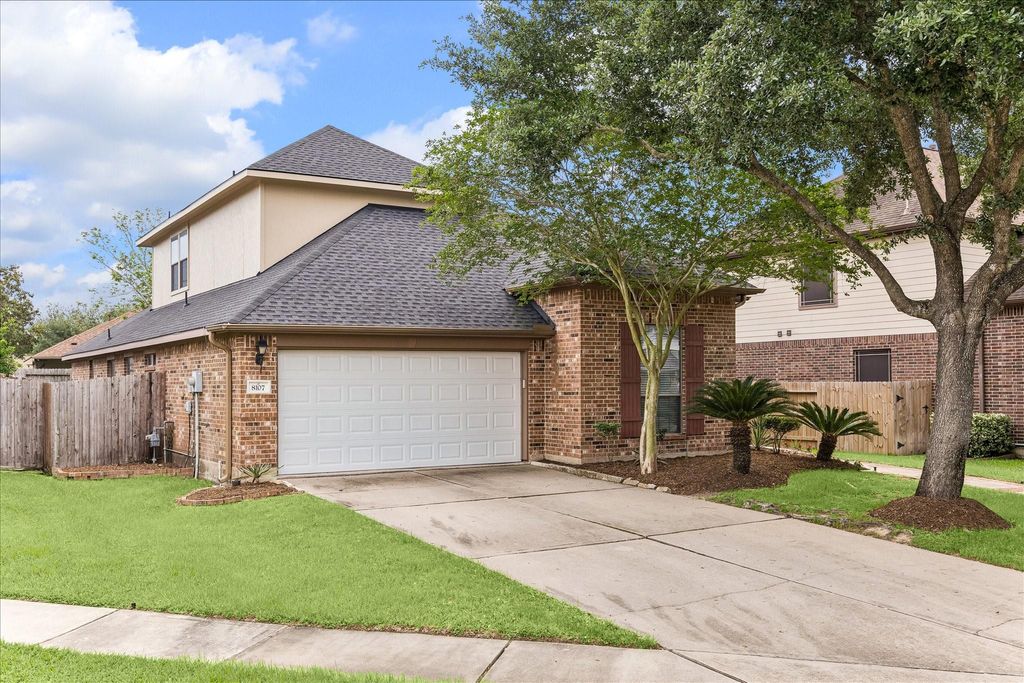 Photo of 8107 Whisper Point Drive, Houston, TX 77040 (MLS # 10498729)