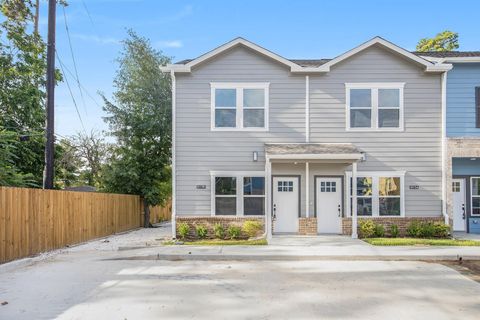 Photo of 5262 Ella Boulevard #A, Houston, TX 77018 (MLS # 43060142) Photo of 5262 Ella Boulevard #A, Houston, TX 77018 (MLS # 43060142)