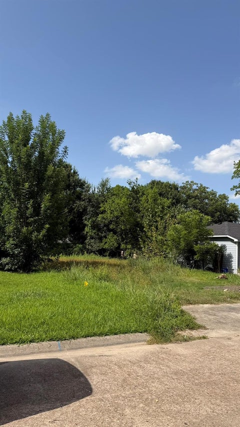 Photo of 601 Maple Avenue, Pasadena, TX 77506 (MLS # 87130745)