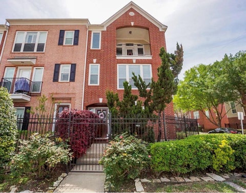 Townhouse For Sale - 2627 W Dallas Street<br/> Harris County, Houston, TX 77019