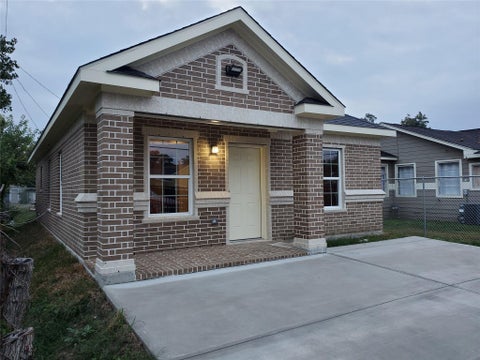 Photo of 701 Twin Oaks Street #A, Houston, TX 77076 (MLS # 38749784)