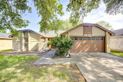 Homes For Sale - 16134 Beechnut Street<br/> Fort Bend County, Houston, TX 77083