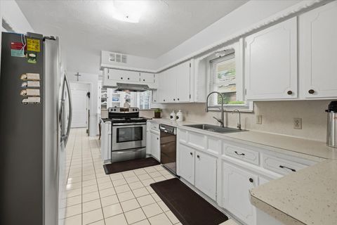 Tiny photo for 1718 Droxford Drive, Houston, TX 77008 (MLS # 34435919)