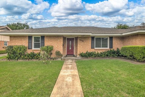 Tiny photo for 1718 Droxford Drive, Houston, TX 77008 (MLS # 34435919)