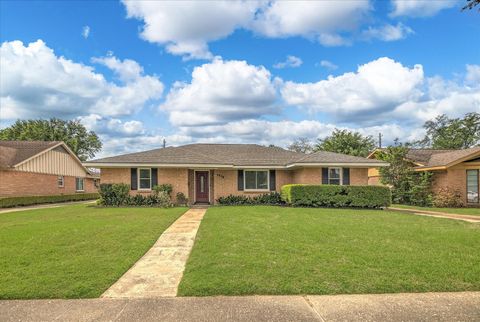 Photo of 1718 Droxford Drive, Houston, TX 77008 (MLS # 34435919)